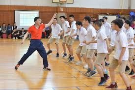 球队进攻乏力，热刺球迷在球场高唱“无聊、无聊的热刺”